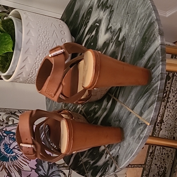 MICHAEL Cognac Strappy Leather& Cork Wedge Sandal sz 8/ IZZY & ALI Straw handbag - Picture 3 of 13